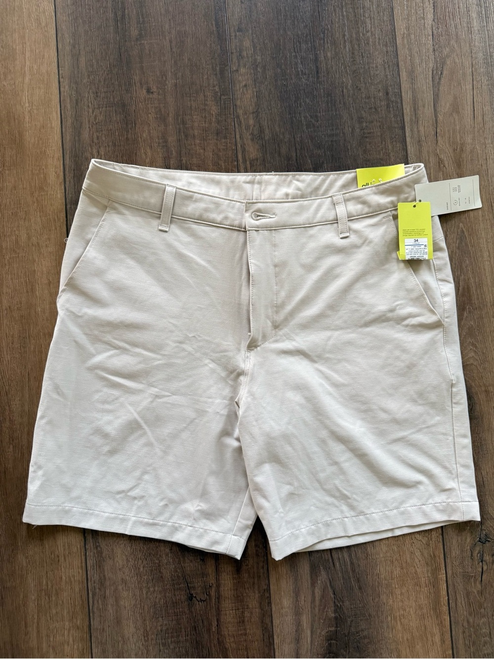 all in motion Men's Cream beige Flat-Front Shorts 34” waist 7” inseam nwt stretc